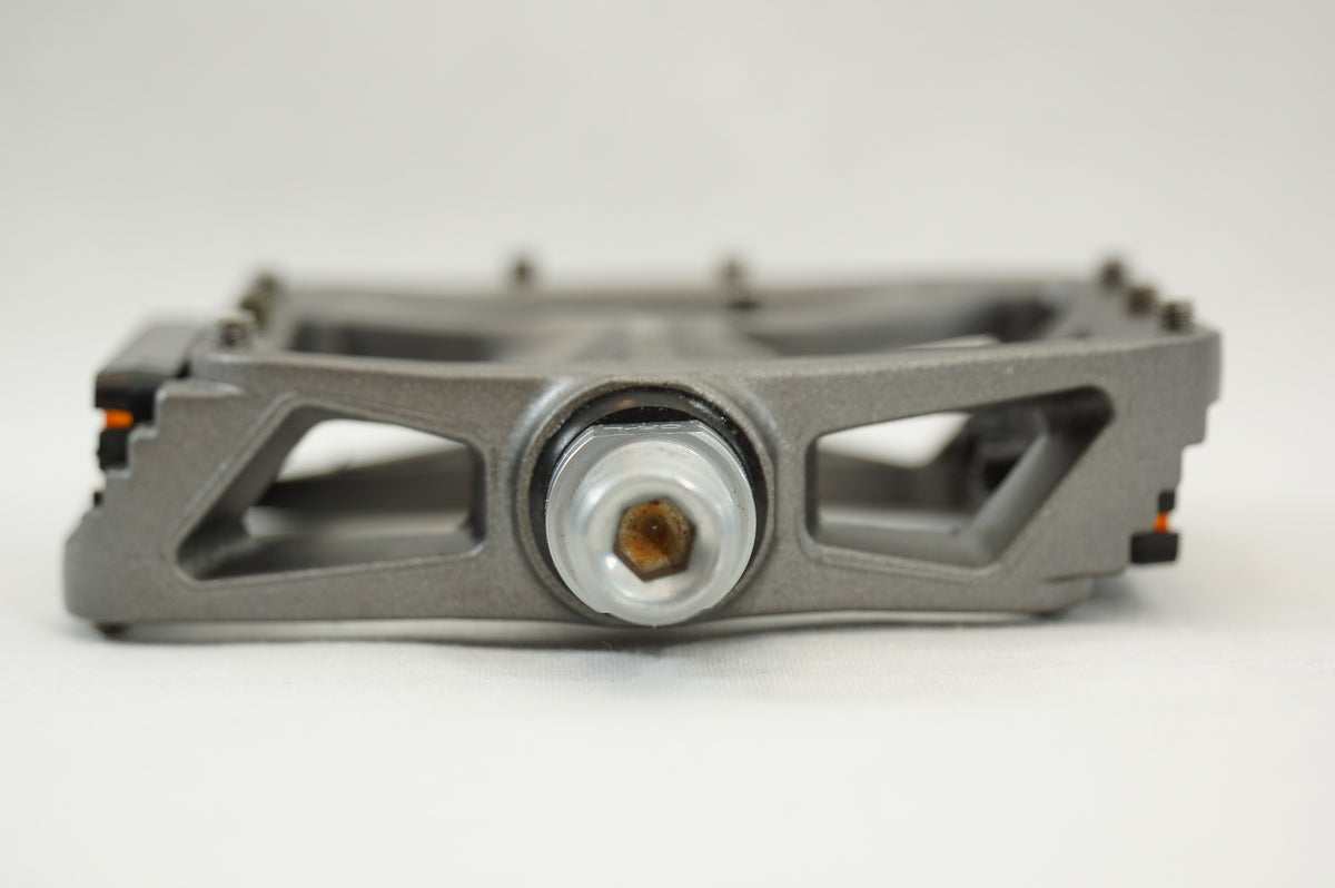 Magnesium sale flat pedals