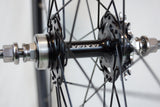 Close-up of XFIXXI 700C flip-flop rear hub with 16T fixed cog and sealed bearings.