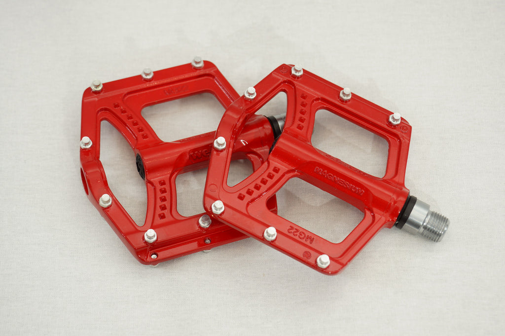 wellgo platform pedals Wellgo FG-1 Magnesium Large Platform Pedal (Red / White)